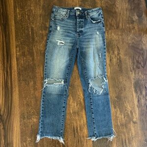 Trendy Distressed Ankle Jeans in Blue